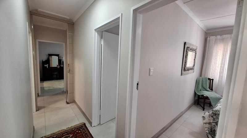 5 Bedroom Property for Sale in Reebok Western Cape